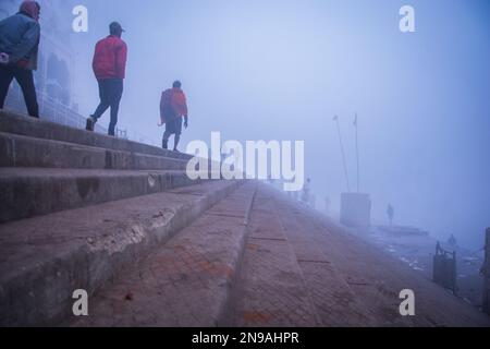 Varanasi, utter Pradesh, India. 13th Jan, 2023. Varanasi è una di esse e Varanasi è anche conosciuta come la città più antica dell'India. Secondo le fonti puraniche, ci sono cinque ghati chiave sul lungofiume che sono importanti a causa della loro associazione con una caratteristica distintiva della città Santa di Kashi: Assi Ghat, Dashashwamedh Ghat, Manikarnika Ghat, Panchganga Ghat, Rajendra Prasad Ghat, E Adi Keshav Ghat. (Credit Image: © Sudip Chanda/Pacific Press via ZUMA Press Wire) SOLO PER USO EDITORIALE! Non per USO commerciale! Foto Stock