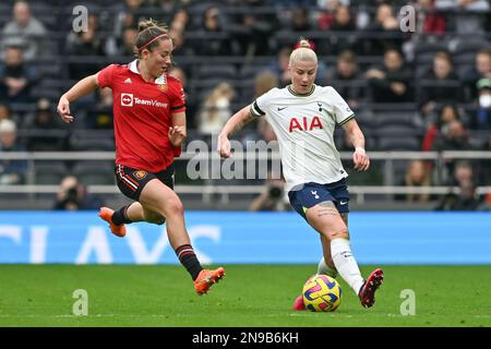 Londra, Regno Unito. 12th Feb, 2023. Maya le Tissier (15) di Manchester ha mostrato di difendere Bethany England (19) di Tottenham durante una partita di calcio femminile tra Tottenham Hotspur Women e Manchester United Women in una partita riprogrammata del primo matchday della stagione 2022 - 2023 di Barclays Women’s Super League , Domenica 12 febbraio 2023 a Londra , INGHILTERRA . PHOTO SPORTPIX | David Catry Credit: David Catry/Alamy Live News Foto Stock