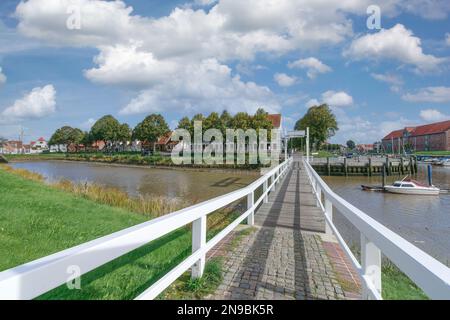 Toenning a Eider River nel Nord Frisia, Penisola di Eiderstedt, Germania Foto Stock