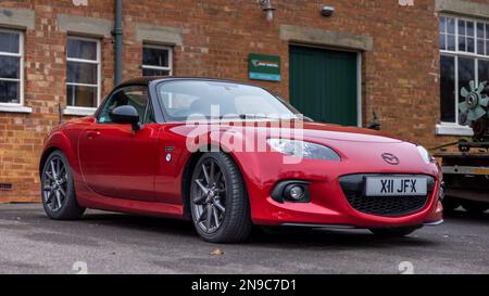 2014 Mazda MX-5 25th Anniversary Edition, in mostra all'Assemblea Giapponese tenutasi al Bicester Heritage Centre il 29th gennaio 2023. Foto Stock