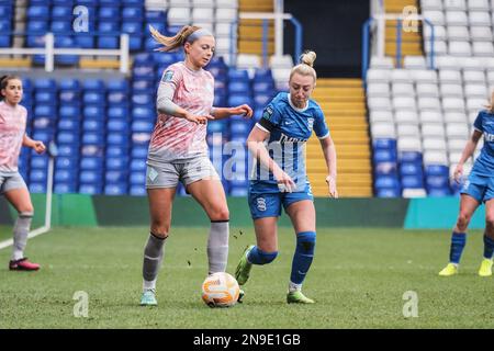 Birmingham, Regno Unito. 12th Feb, 2023. Birmingham, Inghilterra, febbraio 12th 2023: Hayley Nolan (15 London City Lionesses) e Jade Pennock (7 Birmingham) si battono per la palla durante la partita di football della fa Womens Championship tra Birmingham City e London City Lionesses a St Andrews a Birmingham, Inghilterra (Natalie Mincher/SPP) Credit: SPP Sport Press Photo. /Alamy Live News Foto Stock