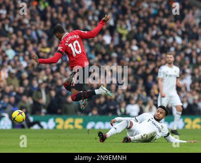 Elland Road, Leeds, Yorkshire, Regno Unito. 12th Feb, 2023. Premier League Football, Leeds United contro Manchester United; Marcus Rashford del Manchester United è affrontato da Weston McKennie Credit: Action Plus Sports/Alamy Live News del Leeds United Foto Stock