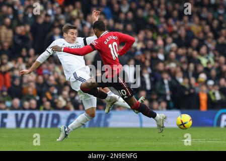 Elland Road, Leeds, Yorkshire, Regno Unito. 12th Feb, 2023. Premier League Football, Leeds United contro Manchester United; Marcus Rashford del Manchester United è affrontato da Max Wober Credit: Action Plus Sports/Alamy Live News del Leeds United Foto Stock