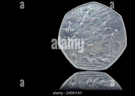 Lato opposto di una moneta da 1994 50 cinquanta pence che commemora 50 anni degli sbarchi del D-Day in Normandia. Progettato dalla scultura John Mills Foto Stock