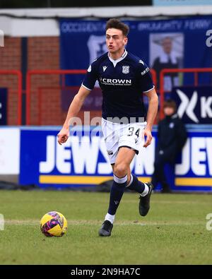 Dundee, Scozia, Regno Unito. 12th febbraio 2023; Dens Park, Dundee, Scozia: Campionato scozzese di calcio Dundee contro Cove Rangers; Barry Maguire di Dundee Credit: Action Plus Sports Images/Alamy Live News Foto Stock