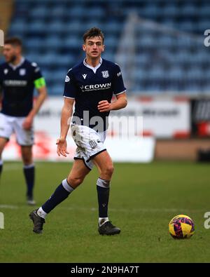 Dundee, Scozia, Regno Unito. 12th febbraio 2023; Dens Park, Dundee, Scozia: Campionato scozzese di calcio Dundee contro Cove Rangers; Barry Maguire di Dundee Credit: Action Plus Sports Images/Alamy Live News Foto Stock