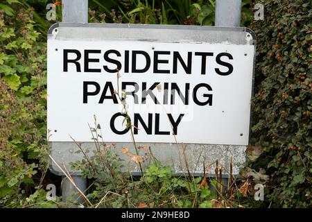 Cartello di sola parcheggio per i residenti, Scozia, Regno Unito, Europa Foto Stock