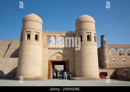 Porta Ovest, (porta Padre), Ichon Qala, Khiva, Uzbekistan Foto Stock