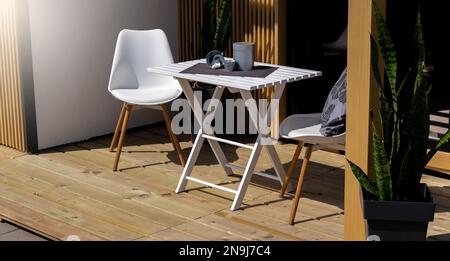 Patio sulla terrazza in legno vicino alla casa Foto Stock