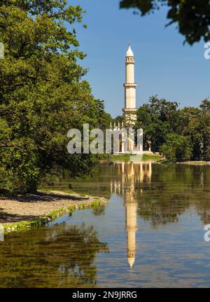 Minareto nel Parco del Castello di Lednice, zona di Lednice e Valtice, Moravia meridionale, Repubblica Ceca Foto Stock