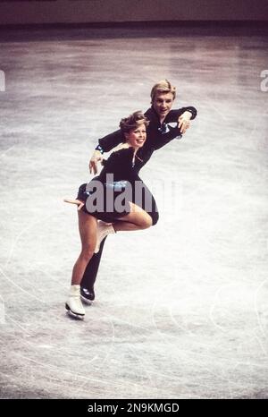 Jayne Torvill e Christopher Dean (GBR) durante il concorso di Ice Dance. Foto Stock