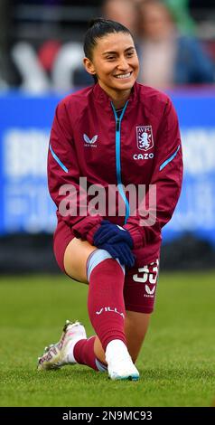 Crawley, Regno Unito. 12th Feb, 2023. Mayumi Pacheco di Aston Villa è tutti sorrisi prima della partita di fa Women's Super League tra Brighton & Hove Albion Women e Aston Villa al People's Pension Stadium il 12th 2023 febbraio a Crawley, Regno Unito. (Foto di Jeff Mood/phcimages.com) Credit: PHC Images/Alamy Live News Foto Stock