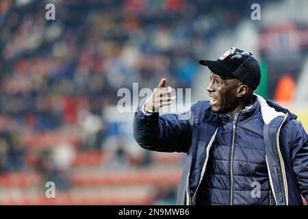 Mbaye Leye, allenatore capo di Essevee, nella foto durante una partita di calcio tra SV Zulte Waregem e KV Oostende, domenica 12 febbraio 2023 a Waregem, il giorno 22 della prima divisione del campionato belga della 'Jupiler Pro League' del 2022-2023. BELGA FOTO KURT DESPLENTER Foto Stock