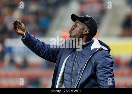 Mbaye Leye, allenatore capo di Essevee, nella foto durante una partita di calcio tra SV Zulte Waregem e KV Oostende, domenica 12 febbraio 2023 a Waregem, il giorno 22 della prima divisione del campionato belga della 'Jupiler Pro League' del 2022-2023. BELGA FOTO KURT DESPLENTER Foto Stock