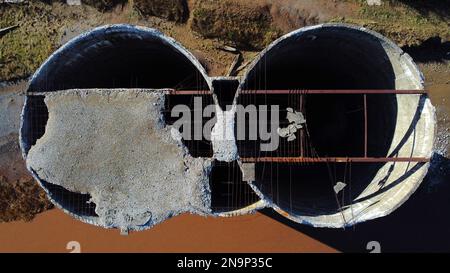 Un colpo aereo di silos di cemento gemelli Hillsborough Gypsum Plant Silos a Hillsborough, Canada Foto Stock