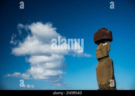 Single Moai a te Ata Hero a Hanga Roa; Isola di Pasqua, Cile Foto Stock