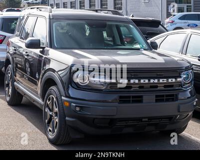 Un nuovo SUV Ford Bronco in vendita presso una concessionaria a Monroeville, Pennsylvania, USA Foto Stock