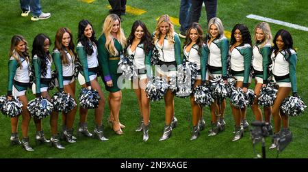 Glendale, Stati Uniti. 12th Feb, 2023. Le cheerleaders di Philadelphia Eagles si riuniscono prima di affrontare i Kansas City Chiefs nel Super Bowl LVII allo state Farm Stadium di Glendale, Arizona, domenica 12 febbraio 2023. Foto di Jon SooHoo/UPI Credit: UPI/Alamy Live News Foto Stock