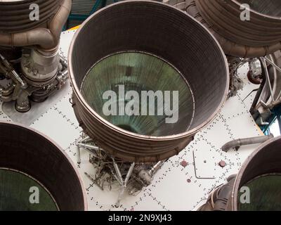 Primo piano del razzo Saturn V di 363 metri al Kennedy Space Center di Orlando, Florida; Orlando, Florida, Stati Uniti d'America Foto Stock