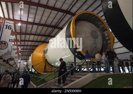 Saturn V Rocket, il più grande mai messo nello spazio, al Johnson Space Center di Houston, Texas; Houston, Texas, Stati Uniti d'America Foto Stock