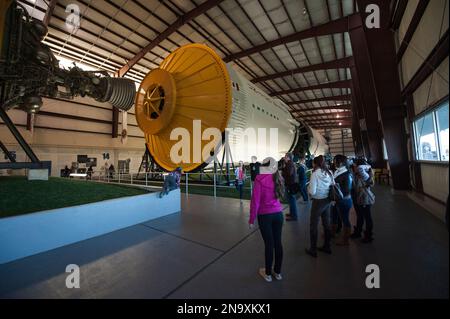 Saturn V Rocket, il più grande mai messo nello spazio, al Johnson Space Center di Houston, Texas; Houston, Texas, Stati Uniti d'America Foto Stock