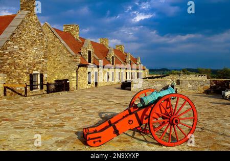 Fort Ticonderoga e Black Powder Cannon, New York, NY Foto Stock