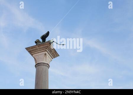 Il Leone alato di Venezia in cima alla colonna di San Marco, Venezia - Italia Foto Stock