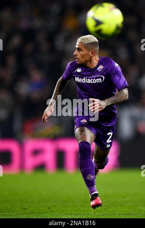 Torino, Italia. 12 febbraio 2023. Dodo di ACF Fiorentina in azione durante la Serie Una partita di calcio tra Juventus FC e ACF Fiorentina. Credit: Nicolò campo/Alamy Live News Foto Stock