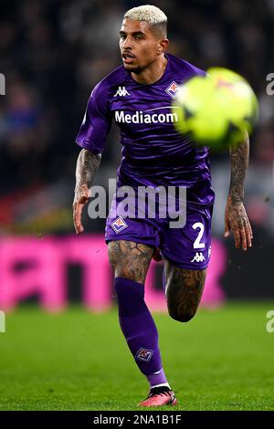 Torino, Italia. 12 febbraio 2023. Dodo di ACF Fiorentina in azione durante la Serie Una partita di calcio tra Juventus FC e ACF Fiorentina. Credit: Nicolò campo/Alamy Live News Foto Stock