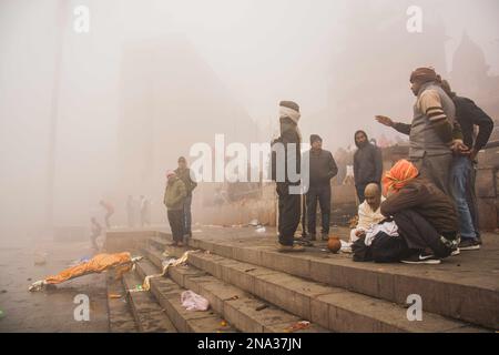 Varanasi, utter Pradesh, India. 13th Jan, 2023. Varanasi è una di esse e Varanasi è anche conosciuta come la città più antica dell'India. Secondo le fonti puraniche, ci sono cinque ghati chiave sul lungofiume che sono importanti a causa della loro associazione con una caratteristica distintiva della città Santa di Kashi: Assi Ghat, Dashashwamedh Ghat, Manikarnika Ghat, Panchganga Ghat, Rajendra Prasad Ghat, E Adi Keshav Ghat. (Credit Image: © Sudip Chanda/Pacific Press via ZUMA Press Wire) SOLO PER USO EDITORIALE! Non per USO commerciale! Foto Stock