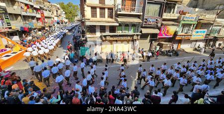 Ajmer, Rajasthan, India. 12th Feb, 2023. Volontari del nazionalista indù Rashtriya Swayamsevak Sangh (RSS) che ha fatto una marcia in Ajmer. (Credit Image: © Shaukat Ahmed/Pacific Press via ZUMA Press Wire) SOLO PER USO EDITORIALE! Non per USO commerciale! Foto Stock