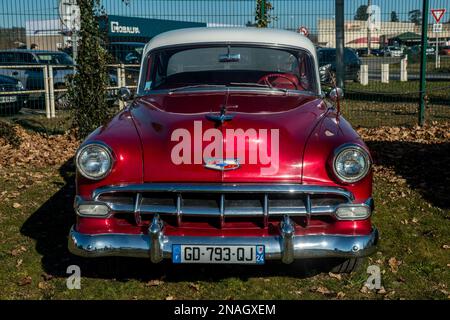 I vecchi veicoli (automobili, motocicli, utenze) si sono svolte al Parc des Expositions, durante l'edizione della mostra Perigueux Classic Auto 2023 a Marsac sur l'Isle, Dordogne, Francia, il 11 febbraio 2023. Foto di Denis Prezat/ABACAPRESS.COM Foto Stock