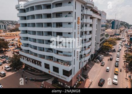 Mwanza, Tanzania - 01.02.2023 - Gold Crest Hotel nel centro della città di roccia. Alloggi di lusso vicino al lago Victoria Foto Stock