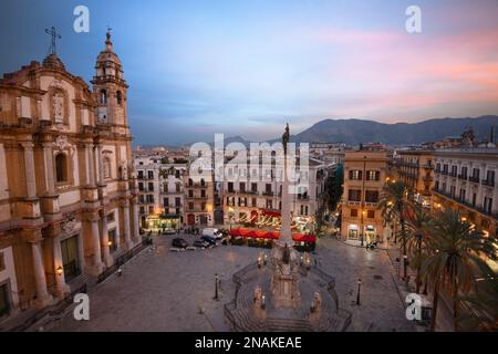 Palermo, Italia con vista su Piazza San Domenico al tramonto. Foto Stock