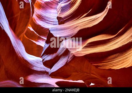 Maestosa architettura naturale dell'Antelope slot Canyon, Navajo Tribal Park, Arizona, Stati Uniti Foto Stock