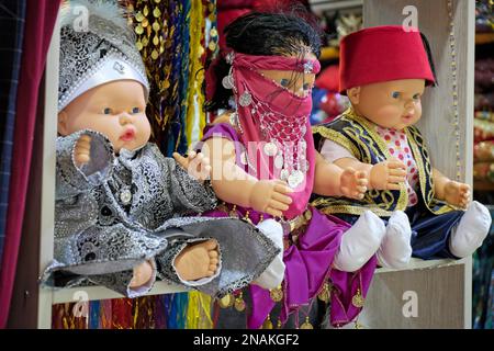 ISTANBUL, Turchia - 25 maggio : bambole in vendita nel Grand Bazaar a Istanbul Turchia il 25 maggio 2018 Foto Stock