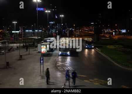 Foto degli autobus in attesa in linea per il servizio a Novi Sad, serbia. E' uno dei principali sistemi di transito della capitale della Vojvodina, di cui fa parte Foto Stock