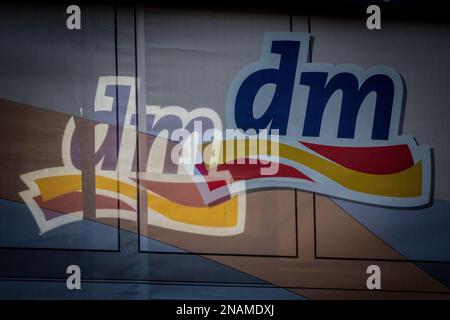 Immagine di un DM Market Shop a Belgrado, Serbia. DM-drogerie markt è una catena di negozi al dettaglio che vende cosmetici, articoli sanitari, prodotti per la casa Foto Stock