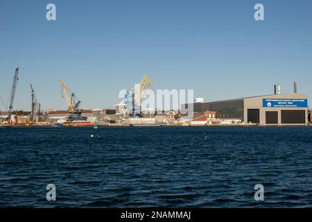 Portsmouth Naval Shipyard a Kittery, Maine, dall'altra parte del fiume rispetto a Portsmouth, NH Foto Stock