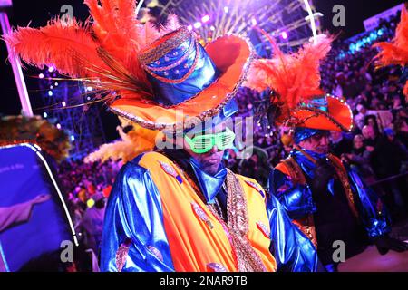 Nizza, Francia. 11th Feb, 2023. Gli artisti partecipano al Carnevale di Nizza del 2023 a Nizza (Francia), 11 febbraio 2023. Il Carnevale di Nizza del 2023 si svolge dal 10 al 26 febbraio. Credit: Servizio Haouzi/Xinhua/Alamy Live News Foto Stock