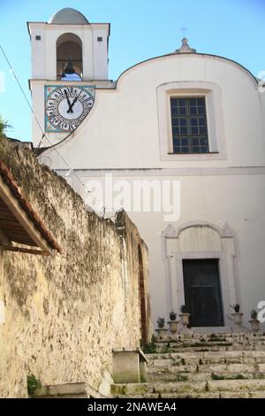 Gaeta, Italia. Vista esterna della Chiesa di Santa Maria di Porto salvo e delle scale che vi conducono. Foto Stock