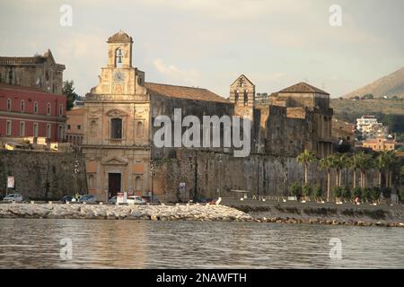 Gaeta, Italia. Il Santuario barocco romano-cattolico della Santissima Annunziata presso il golfo. Foto Stock