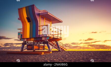 bagnino torre durante l'alba a miami beach Foto Stock