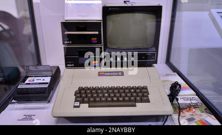 Varsavia, Polonia. 10 febbraio 2023. All'interno del Museo Apple. Computer Apple II. Foto Stock