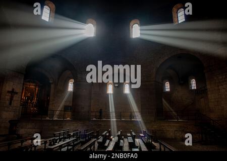 Brescia Italia Febbraio 12 2023:12th Duomo romanico del secolo famoso per la sua forma circolare e gli affreschi medievali Foto Stock