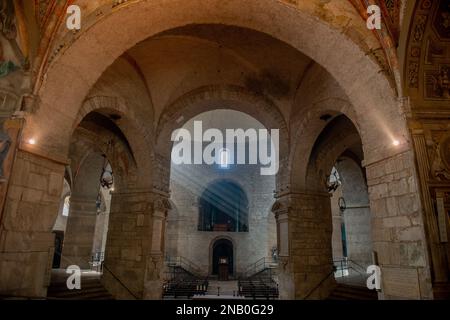 Brescia Italia Febbraio 12 2023:12th Duomo romanico del secolo famoso per la sua forma circolare e gli affreschi medievali Foto Stock