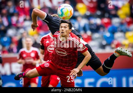 Duesseldorf, Germania. 12th Feb, 2023. Aleksandr Zhirov (SVS), Shinta Appelkamp (F95) Fortuna Düsseldorf - SV Sandhausen Bundesliga 12.02.2023 Copyr Foto Stock