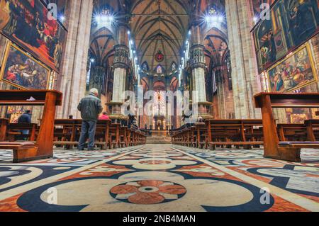Interno del Duomo di Milano a Milano, Lombardia, Italia. Foto Stock