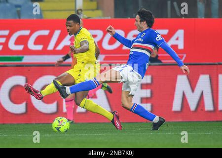 Genova, Italia. 13th Feb, 2023. Denzel Justus Morris Dumfries (Inter) - Tommaso Augello (Sampdoria) durante UC Sampdoria vs Inter - FC Internazionale, calcio italiano Serie A match in Genova, Italy, February 13 2023 Credit: Independent Photo Agency/Alamy Live News Foto Stock