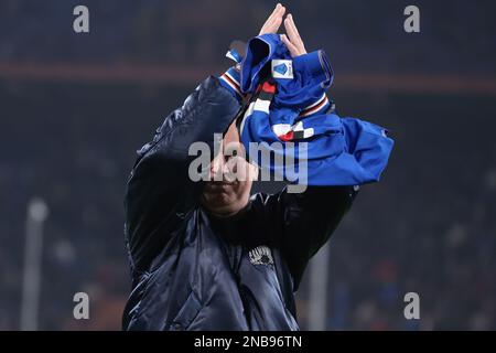 Genova, Italia, 13th febbraio 2023. Ex Crewe Alexandra, Aston Villa, Bari, Juventus, Sampdoria, L'Arsenal, la Foresta di Nottingham e il giocatore inglese David Platt saluta i tifosi prima della serie A al Luigi Ferraris di Genova. L'immagine di credito dovrebbe essere: Jonathan Moskrop / Sportimage Foto Stock